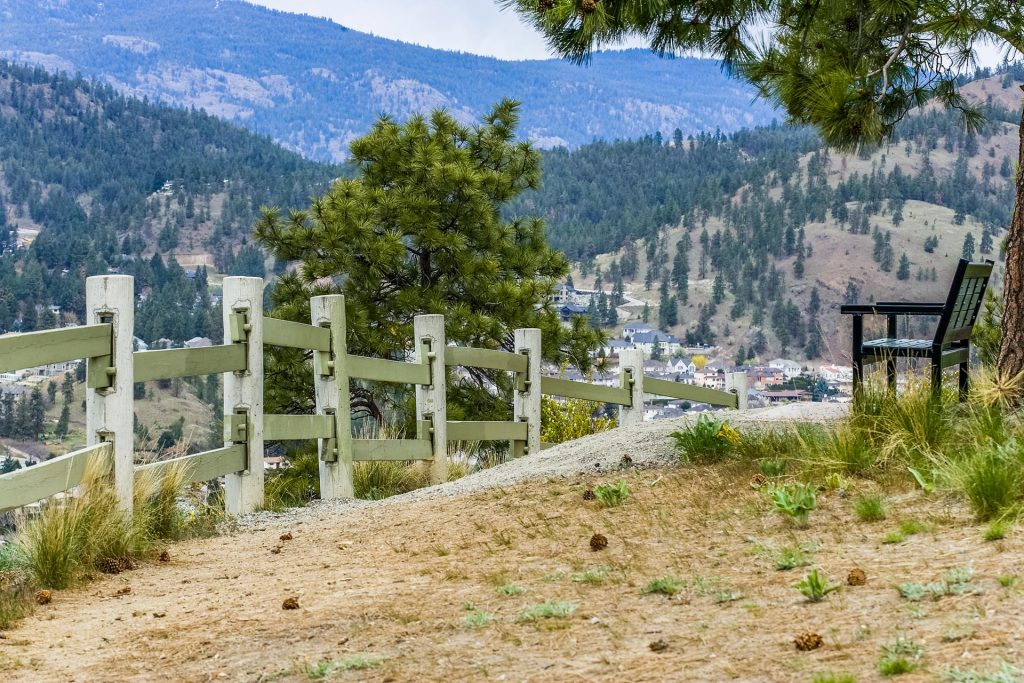 Hiking trails on Dilworth Mountain